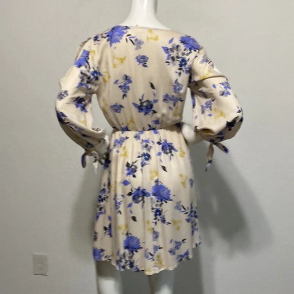 Lush Floral Dress Size M - Picture 5 of 9
